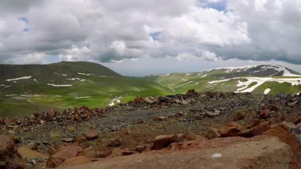 Движение облаков над Арагацем, Армения — стоковое видео