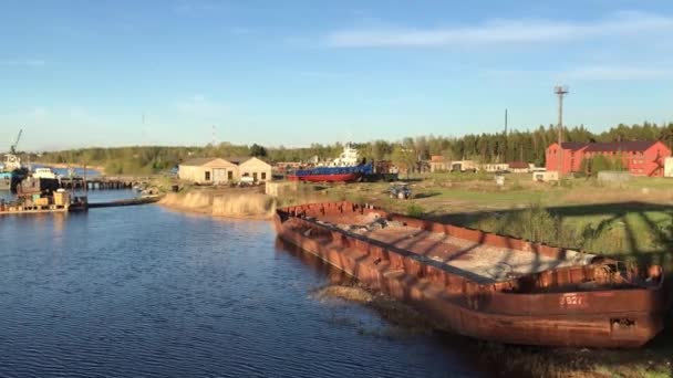 Luga River, distretto di Kingisepp, regione di Leningrado, Russia . — Video Stock