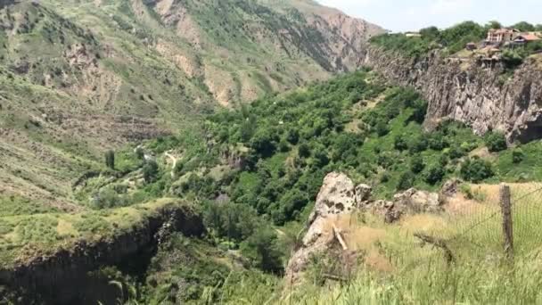 Армения, Зеленая горная долина — стоковое видео