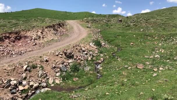 Дорога в горах Армении — стоковое видео