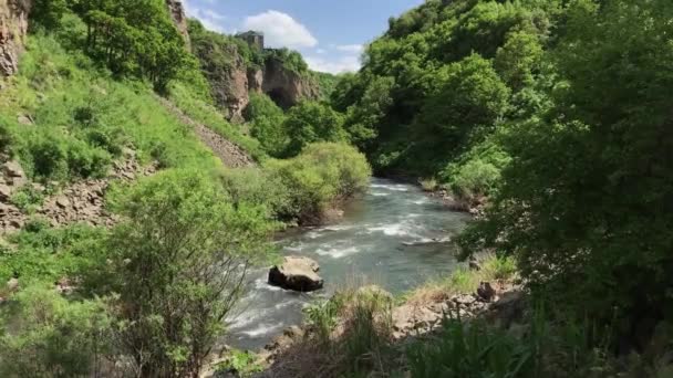 Floden Arpa, jermuk, Armenien — Stockvideo