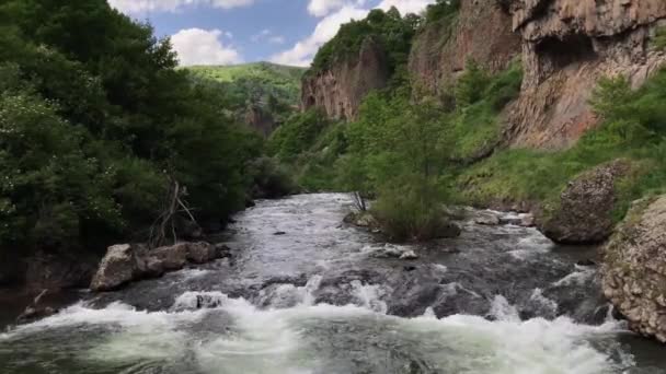 Fluss Arpa, Jermuk, Armenien — Stockvideo