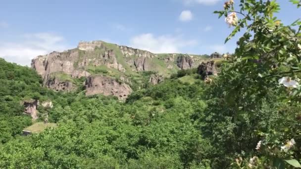 Khndzoresk、アルメニアの岩の洞窟 — ストック動画