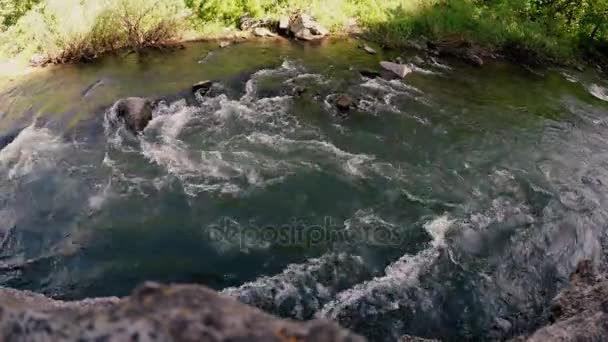 Rivier Arpa, jermuk, Armenië — Stockvideo