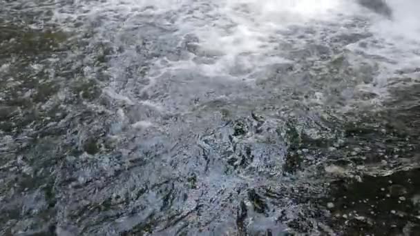 Vodopád ve zpomaleném pohybu. — Stock video