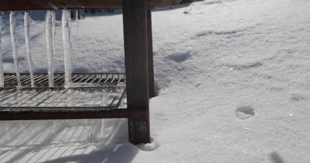 Icicles on metal grill. smooth motion from right to left — Stock Video