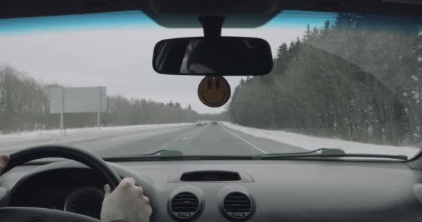 Visa från bilen under körning — Stockvideo