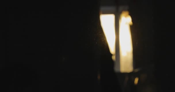 rayos de sol brillante en un cuarto oscuro — Vídeo de stock ... rayos de sol brillante en un cuarto oscuro — Vídeo de stock ...