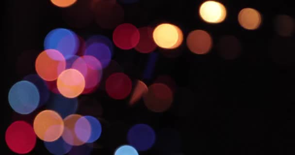 Bokeh pozadí. Blikající Garland vícebarevné abstraktní rozmazané pozadí — Stock video