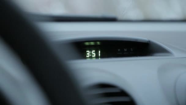 Dijital araba iç saat — Stok video