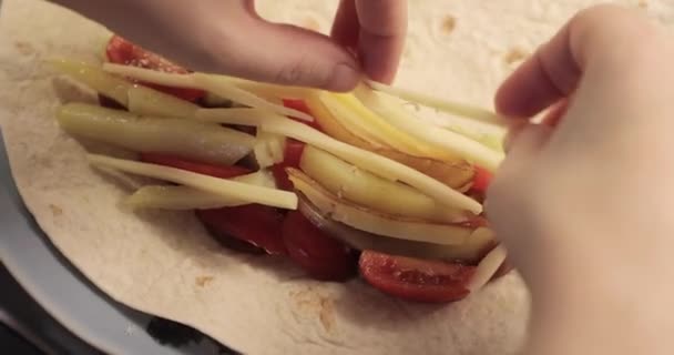 Huis fast food koken close-up — Stockvideo