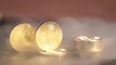 fiziksel bitcoin duman kenarında. ağır çekim video