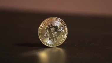 fiziksel altın bitcoin kenarında sallıyor