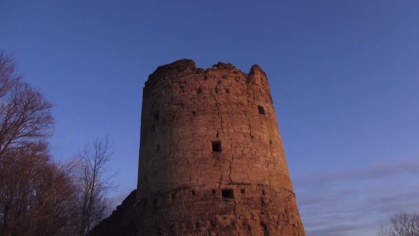 Historische en oude stenen fort in de winter. Koporskaya Fort — Stockvideo