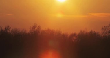 Gün batımı alan zaman atlamalı video