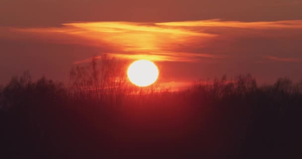 Pôr do sol no campo vídeo lapso de tempo — Vídeo de Stock