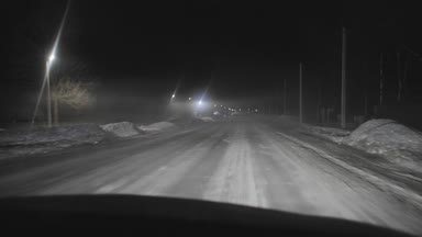 Araba ile kış Önden Görünüm gece yollarda sürüş