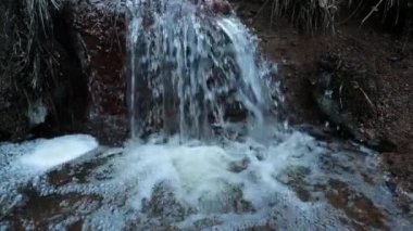 küçük şelale görünümü aşağıdan