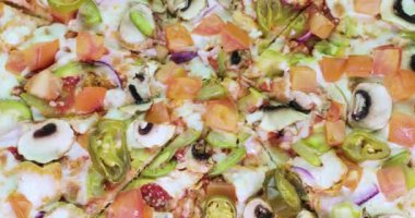 lezzetli ve iştah açıcı pizza closeup video 4 k dönüyor