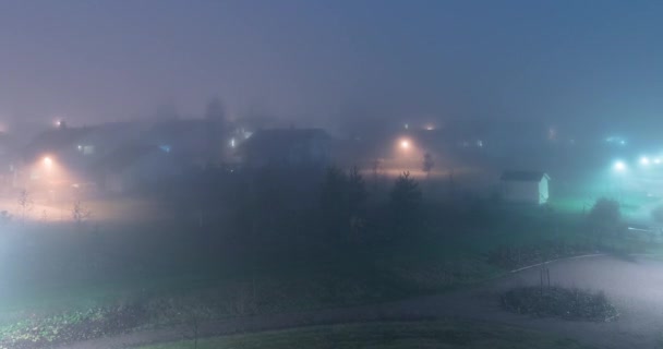 Niebla pesada en la noche timelapse video Kerava Finlandia — Vídeos de Stock