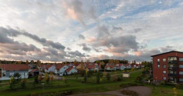 pohyb mraků nad budovy timelapse letní video Kerava Finsko