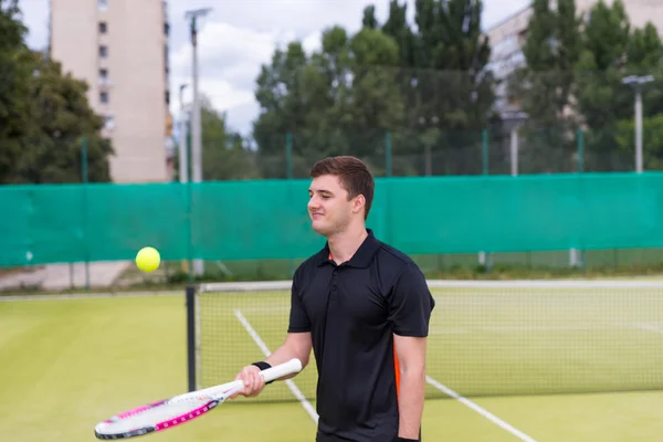 Tennisspieler wärmen sich vor Tennismatch auf — Stockfoto