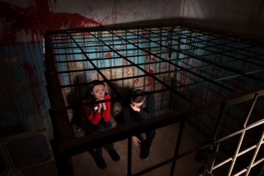 Bir kafeste iki Cadılar Bayramı kurban