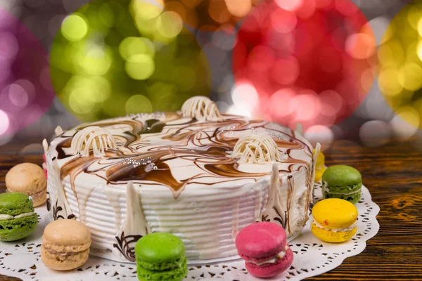 Close up of cake with chocolate ornaments on colorful brighting — Stock Photo, Image