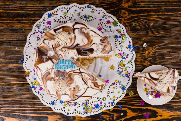 Top view of cut birthday cake on white napkin and another slice — Stock Photo, Image