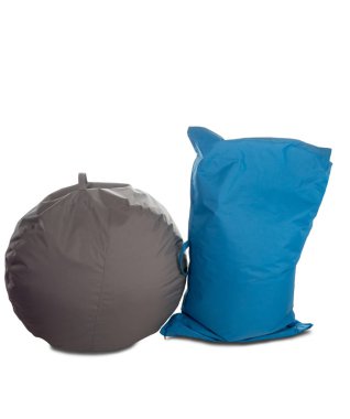 Beyaz arka plan üzerinde izole mavi ve gri beanbag sandalye