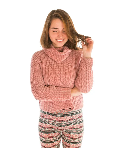 Jovem mulher sorridente bonito em suéter rosa — Fotografia de Stock