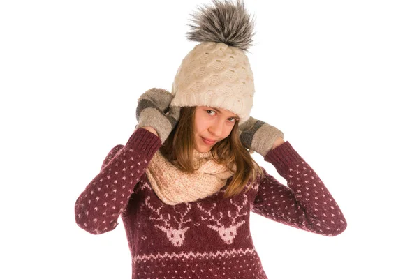 Aranyos lány meleg pulóver, kalap, kendő és ujjatlan, szórakozás — Stock Fotó