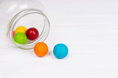 Çiğneme tatlılar dışında yalancı can düşmek