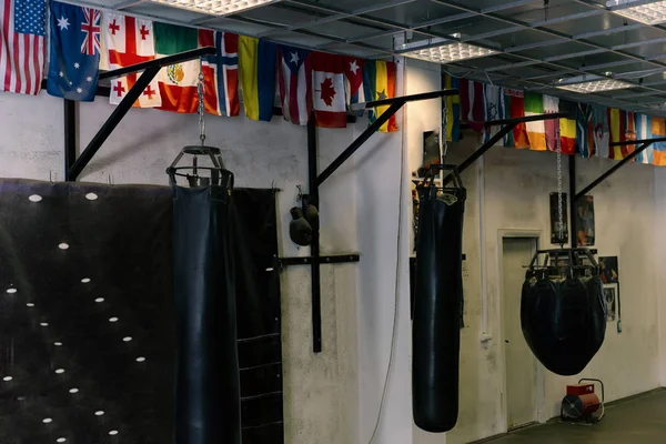 Área de boxeo vacía en el gimnasio — Foto de Stock