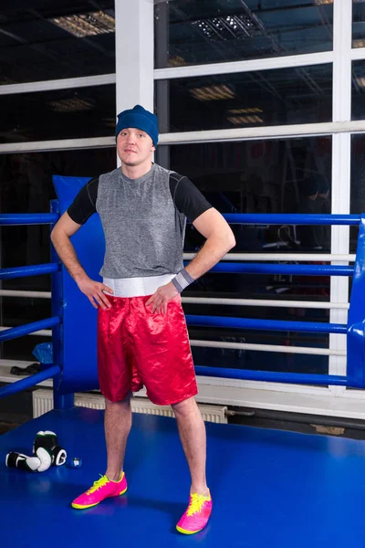 Athletic boxer standing in a regular boxing ring — Stock Photo, Image