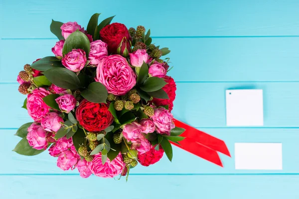 Gelen yukarıdaki boş hediye etiketi ile buket o kopya alanı görüntülemek