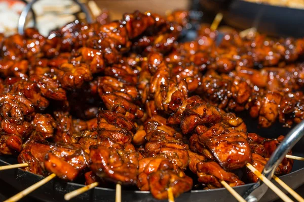 Apetisant kavrulmuş ya da mangalda şiş sonra üzerinde Marine et 