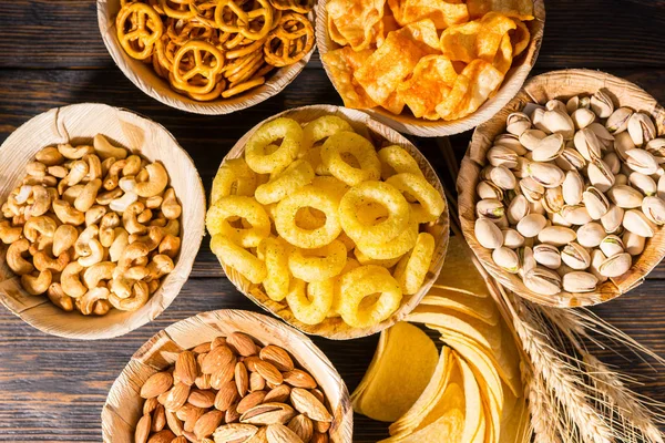 Top view of plates with pistachios, nuts and other tasty beer sn — Stock Photo, Image