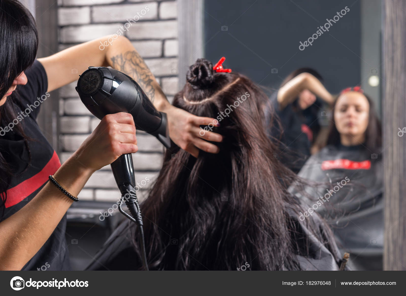 Hair Stylist Tattoo Female Hair Stylist With Tattooed Hands