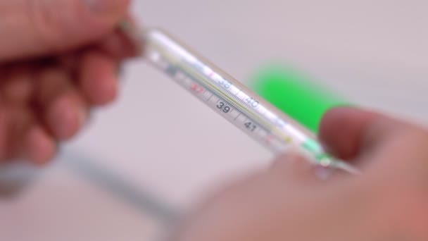 Close-up on mercury thermometer — Stock Video