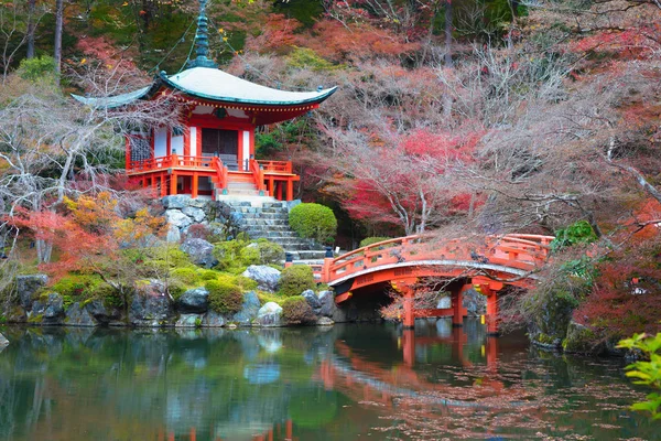 Herbstpark im Daigoji-Tempel — Stockfoto