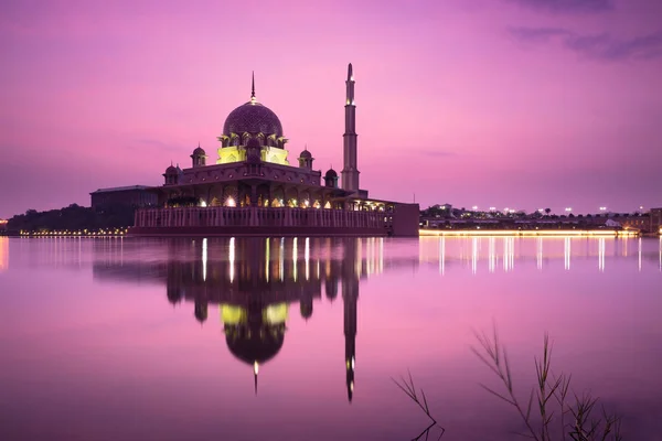 Mosquée Putra au lever du soleil — Photo