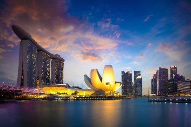 Marina defne Singapur alacakaranlıkta