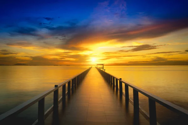 Wooden bridge at the sea — Stock Photo, Image