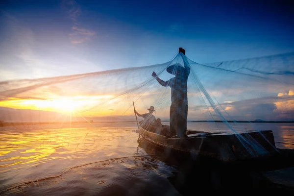 Silhouette dei pescatori — Foto Stock