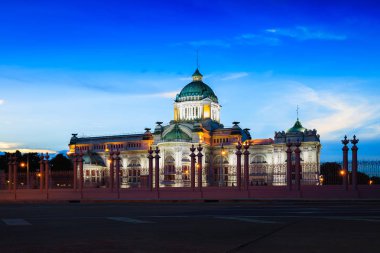Ananta samakhom taht Salonu