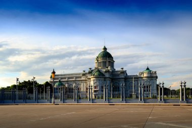 Ananta samakhom taht Salonu