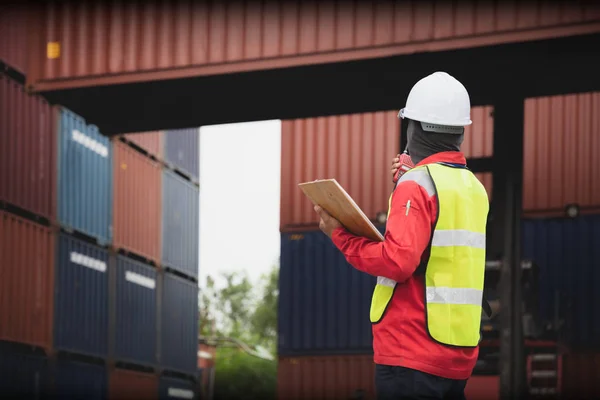 Foreman besturingselement laden Containers — Stockfoto