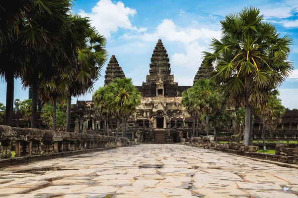 Entrance to Angkor Wat — Stock Photo, Image