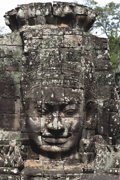 Каменная сторона Байонского храма — стоковое фото